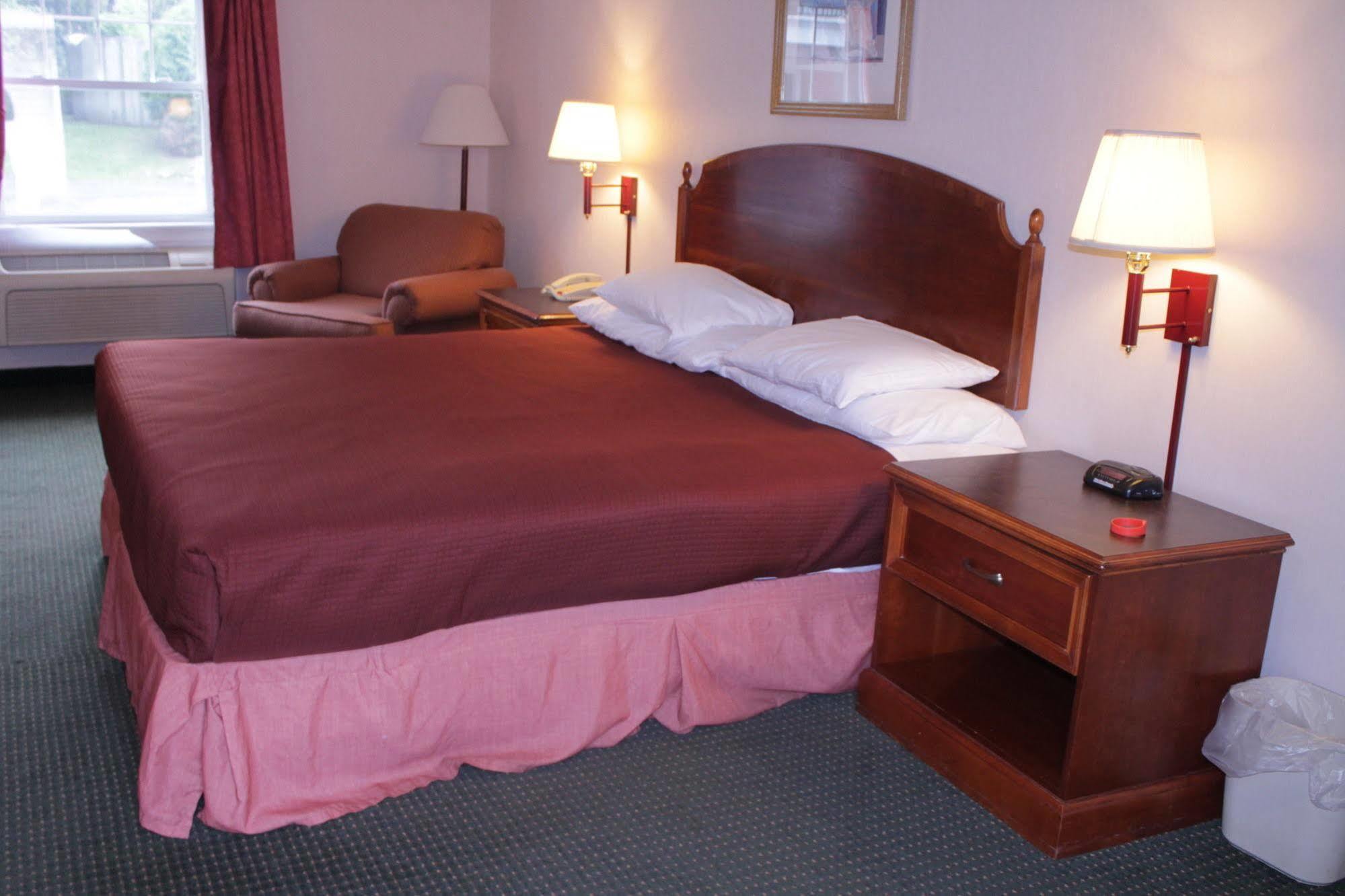 Howard Johnson By Wyndham Williamstown Eksteriør bilde